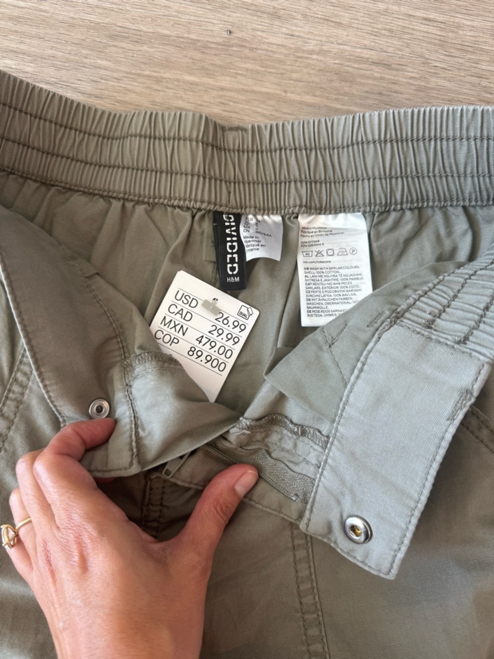NWT H&M Low-Rise Cargo Pants in Olive Green, Size 2 - Picture 7 of 8